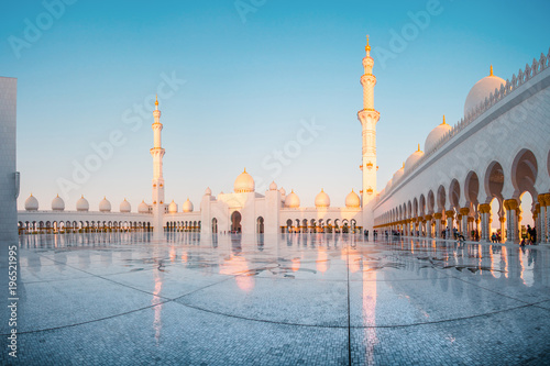 Interior of Grand Mosque © alexugalek