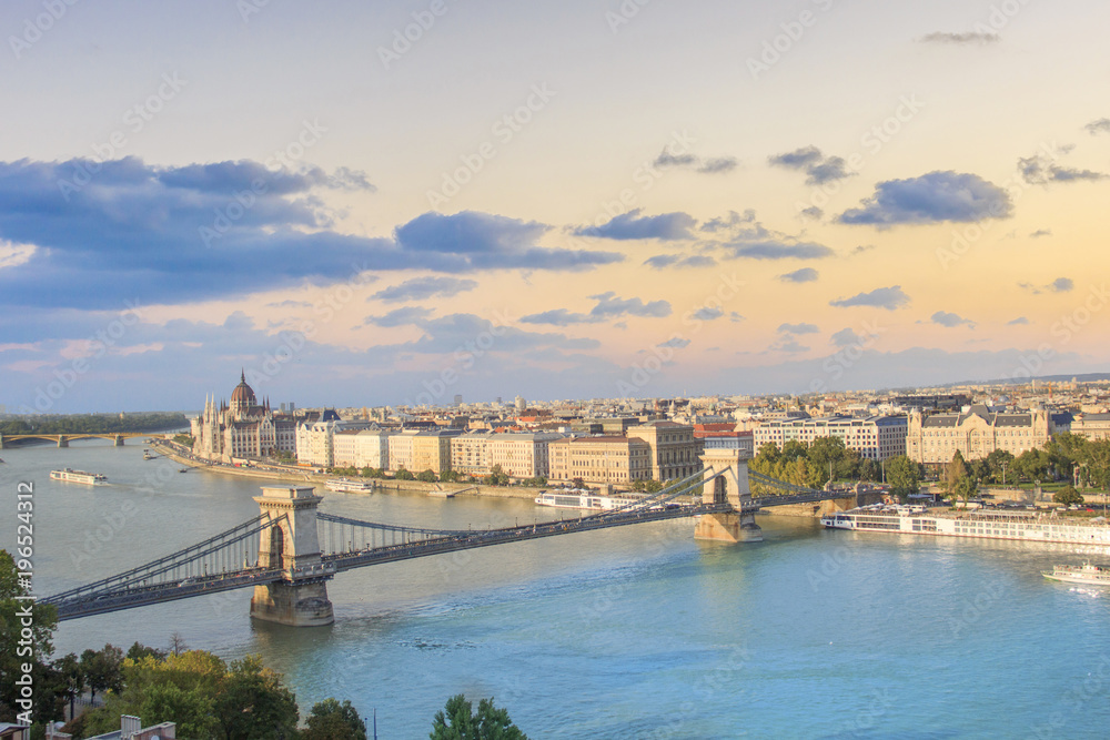 Fototapeta premium Beautiful view of the Hungarian Parliament and the chain bridge in Budapest, Hungary