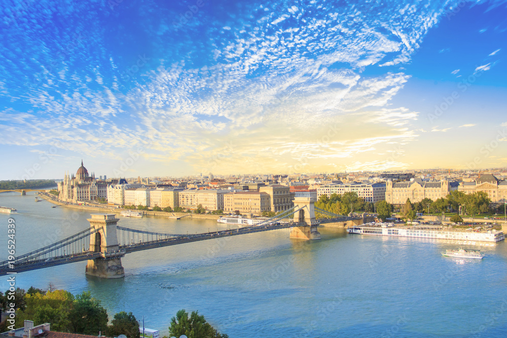 Fototapeta premium Beautiful view of the Hungarian Parliament and the chain bridge in Budapest, Hungary