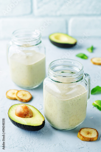 Avocado banana smoothies