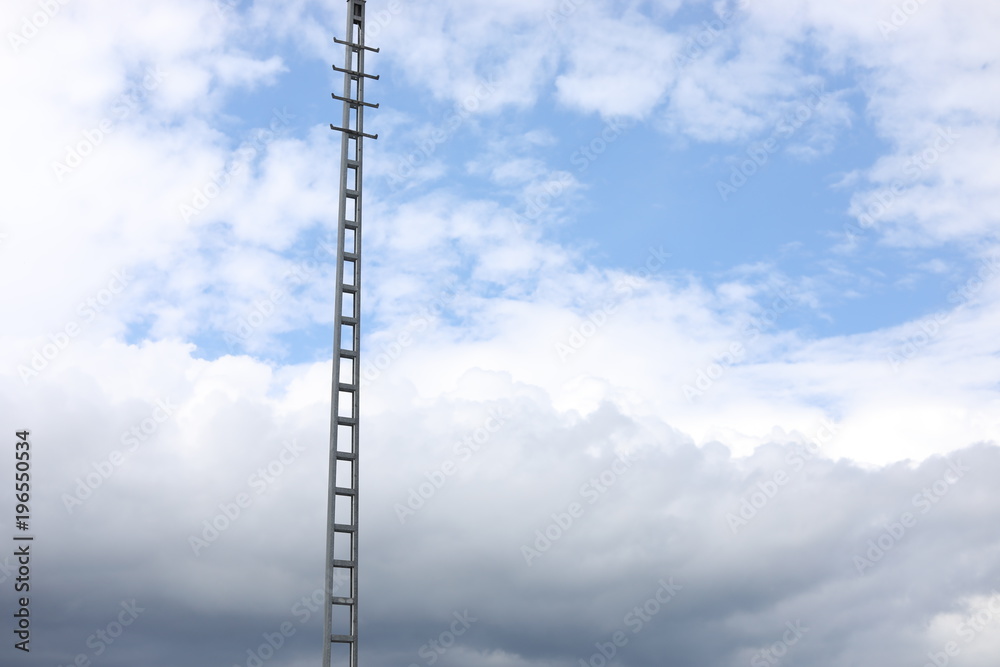 Obraz premium Himmel Strom Leiter