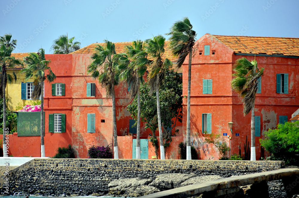 Fototapeta premium Senegal, Dakar. Francuskie budynki kolonialne, wyspa Goree