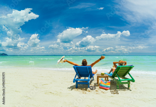 Fototapeta Naklejka Na Ścianę i Meble -  Couple on the beach at tropical resort iin Thailand