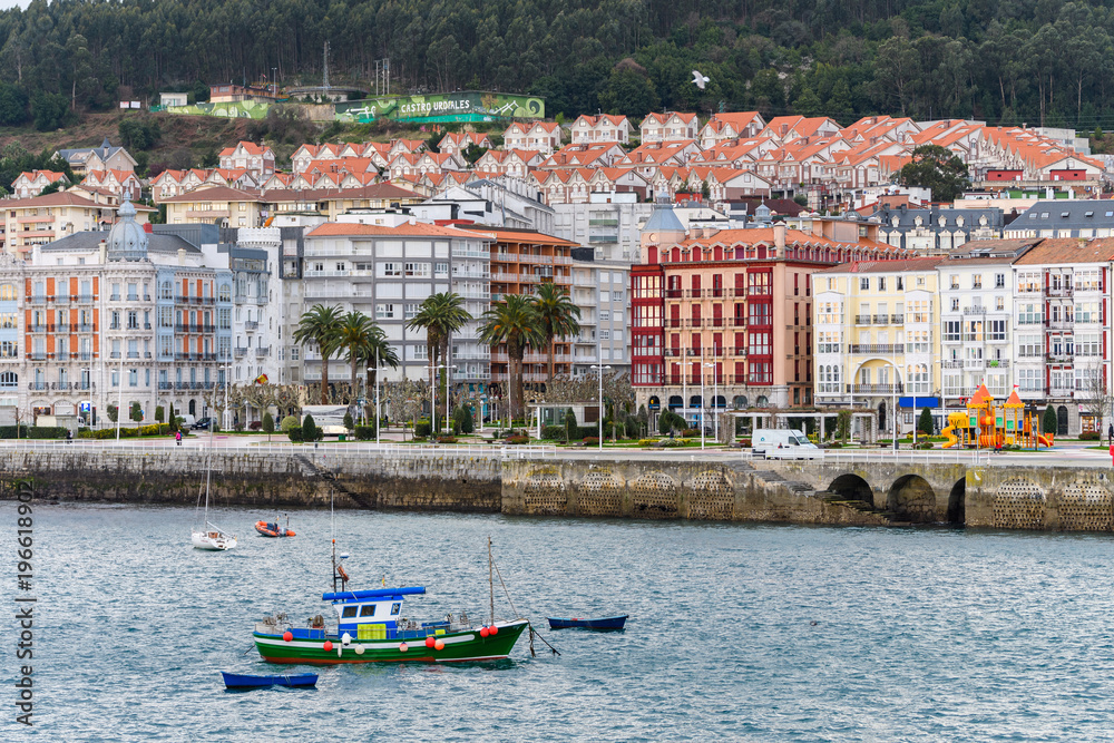 Obraz premium castro Urdiales fishing town at cantabrian coastline, spain