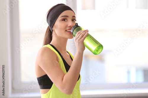 Beautiful young woman drink...