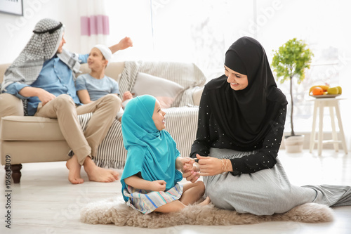 Canvas Print Happy Muslim family spending time together at home