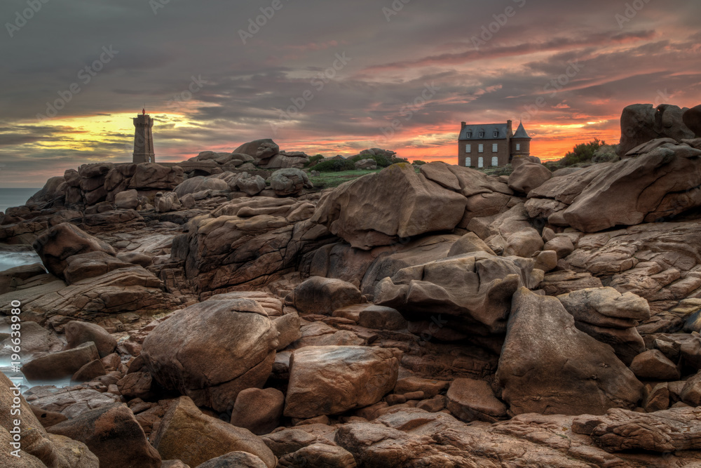 Fototapeta premium Phare du Ploumanac'h tramonto Bretagna Francia