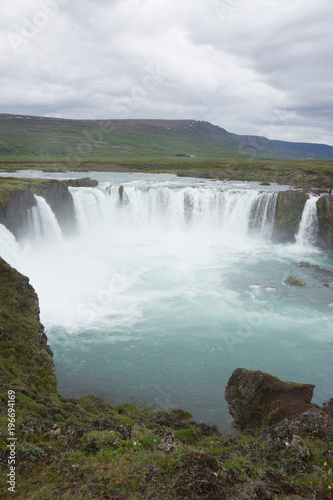 Landschaft rund um den Go  afoss - Wasserfall in Nord-Island