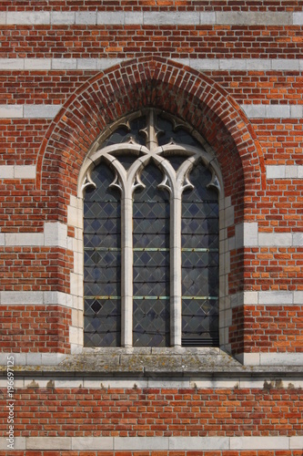 Gotisches Fenster an der Kirche von Scherpenheuvel-Zichem, Belgien