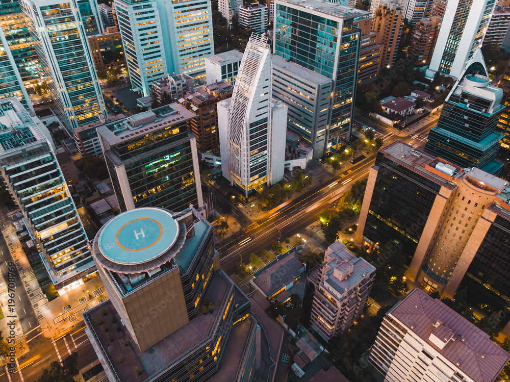 Fototapeta premium Cityscape and a beautiful skyline at dawn