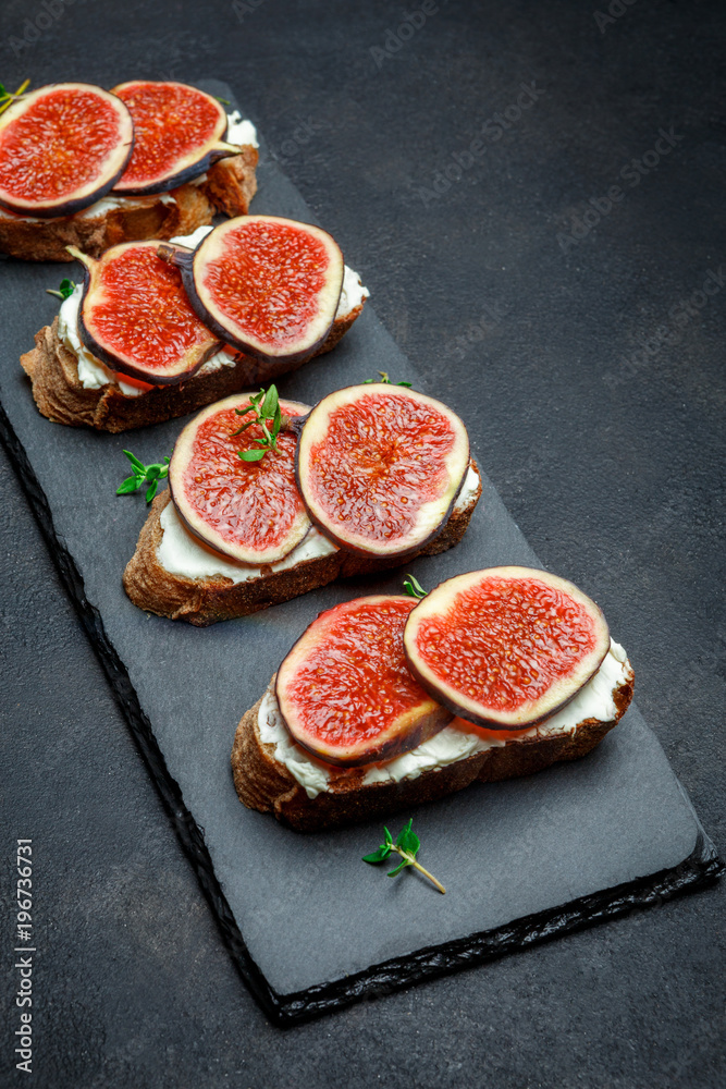 Bruschetta with blue cheese and fresh figs Bruschetta with blue cheese and fresh figs
