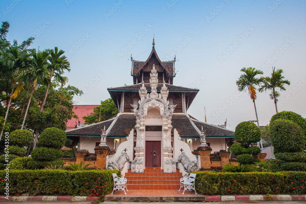 most important temples is the Wat Chedi Luang located in the ancient walled part of Chiang Mai city