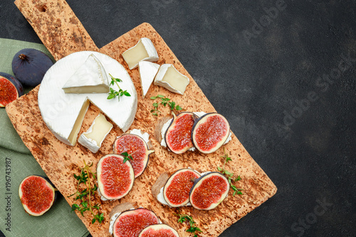 Bruschetta with blue cheese, brie and fresh figs