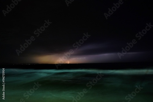 Gewitter   Blitze  über dem Meer in Australien © franziskahoppe