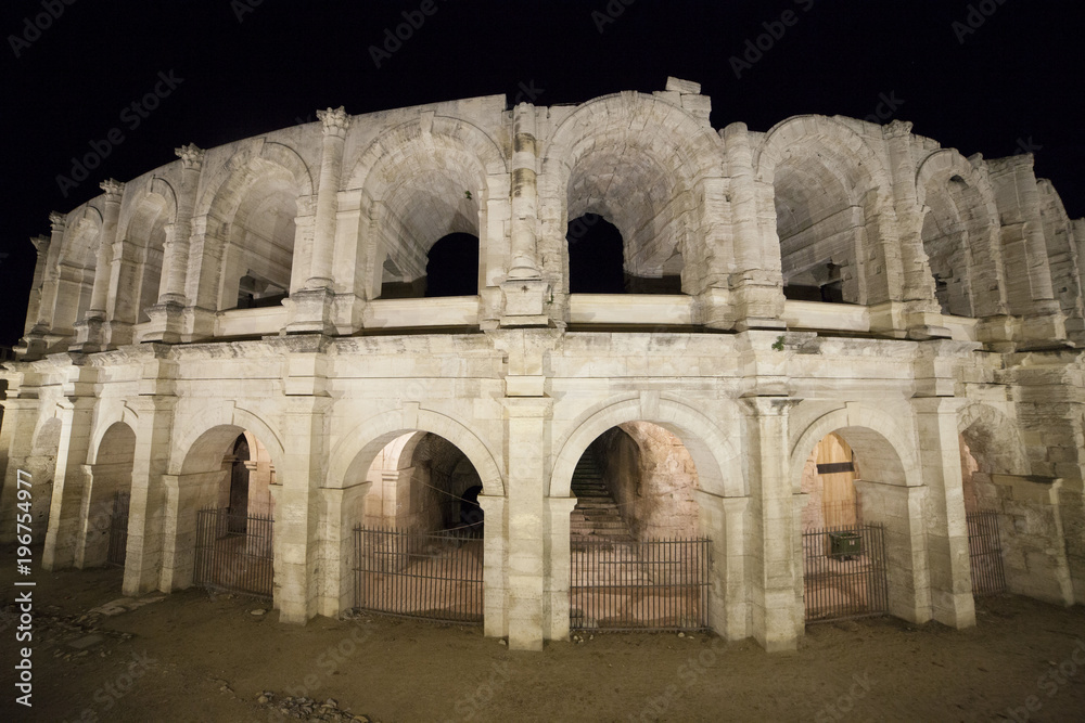 Francia, Arles, l'Anfiteatro Romano di notte.