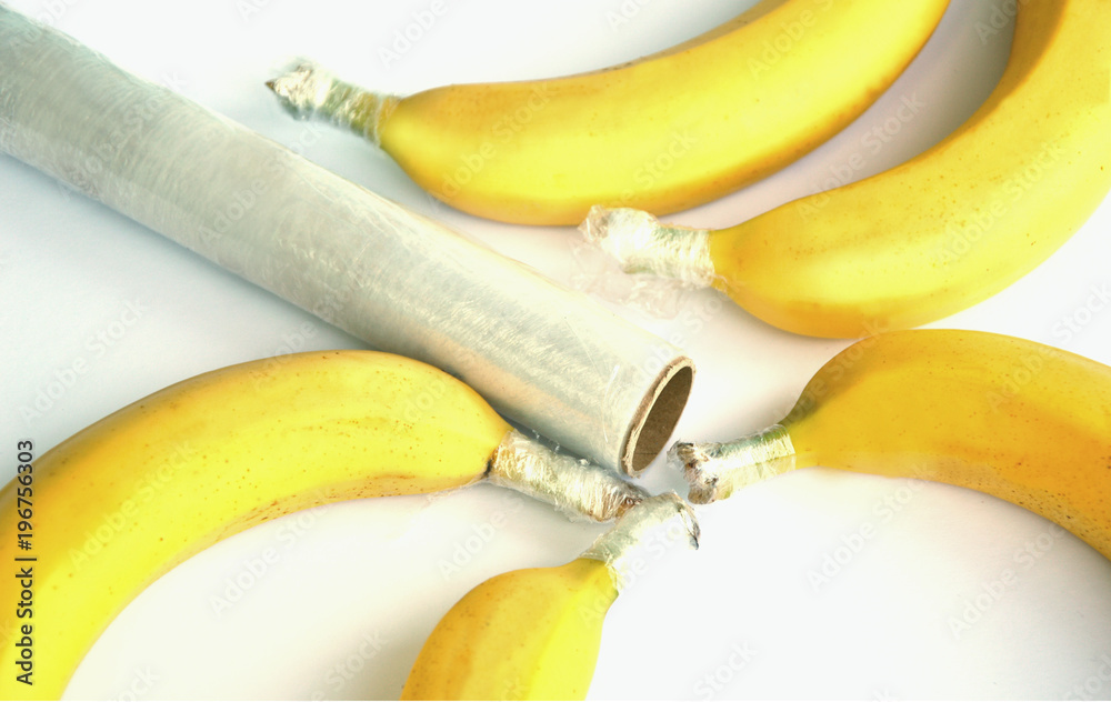 keep bananas fresh with plastic wrap