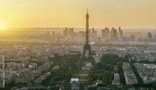 Eiffel tower in paris at sunset © aitormmfoto