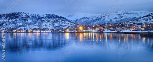 Küste Norwegens in der Polarnacht