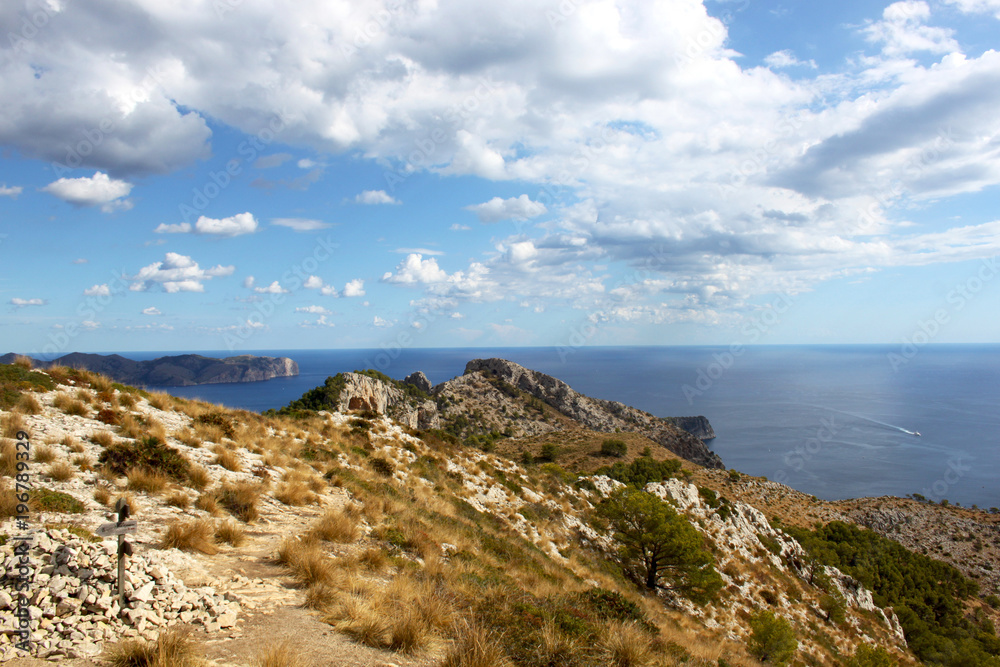 Berge in Mallorca mit Blick auf das Meer