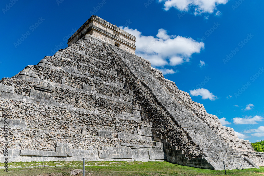 Chichen Itza, Mexico - May 17, 2017 - El Castillo in Chichen Itza, Mexico
Chichen Itza, Mexico - May 17, 2017 - El Castillo in Chichen Itza, Mexico