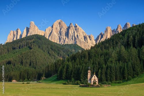 St. Johann mit Geisslerspitzen, Italien photo