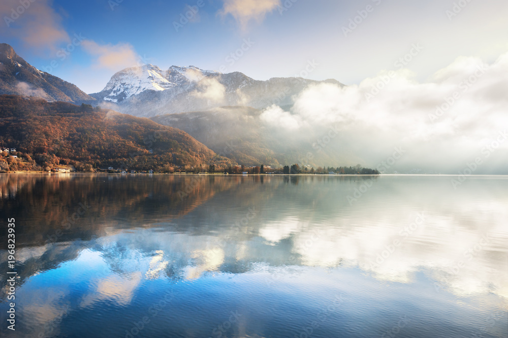 Naklejka premium Annecy lake in French Alps at sunrise.