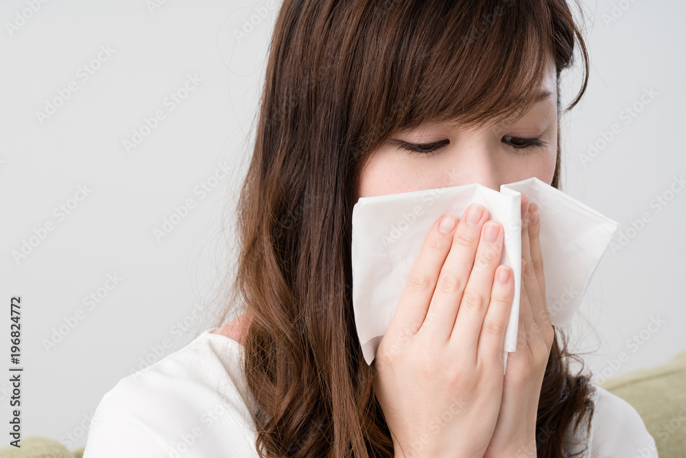 花粉症の女性 ティッシュ 鼻水 鼻炎stock Photo Adobe Stock