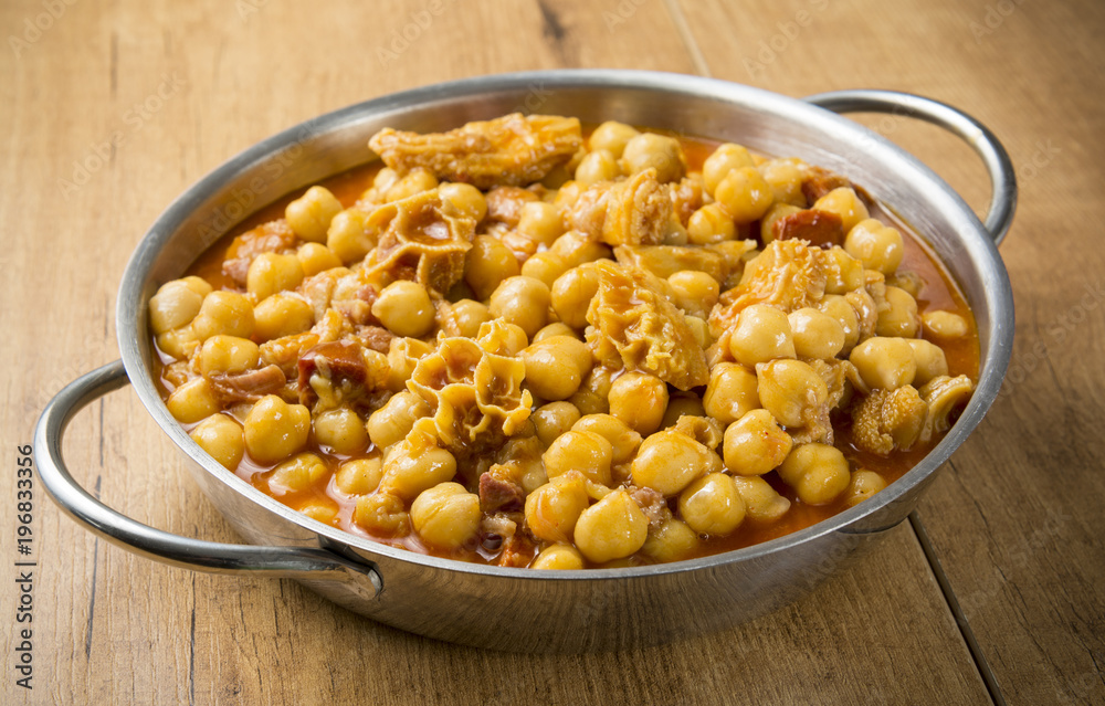 Garbanzos con callos, gastronomía madrileña Garbanzos con callos, gastronomía madrileña