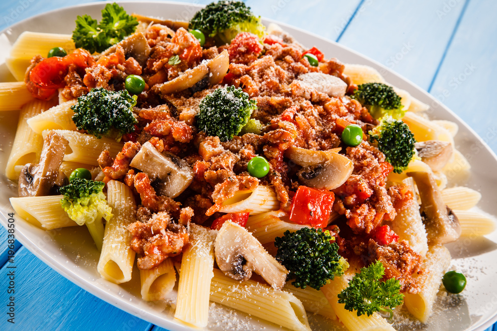 Penne with meat, tomato sauce and vegetables 
