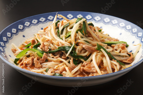 もやしと豚肉の炒め物