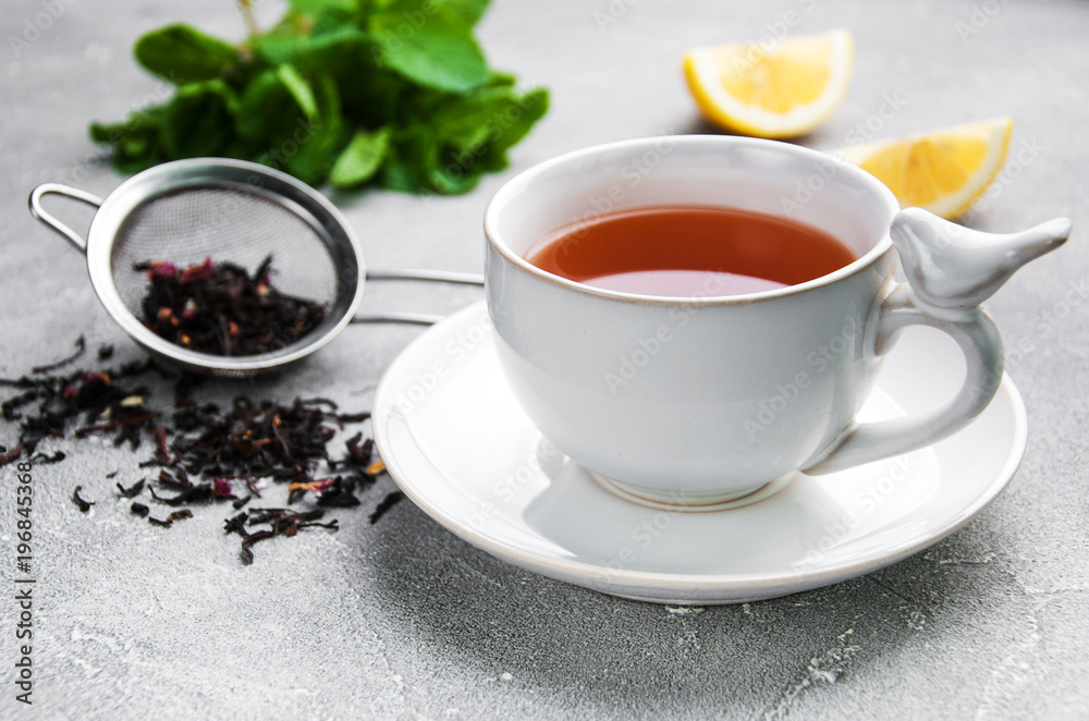 Tea with lemon and mint