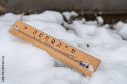 Kalte Temperaturen im Frühling mit Schnee 