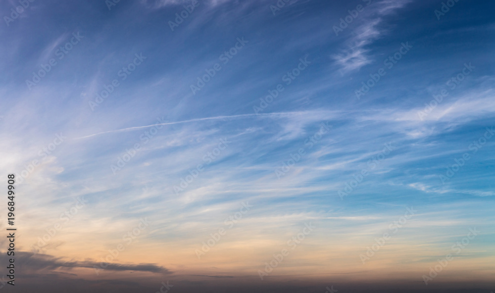 Himmel Hintergrund mit Wolken als Panorama Banner