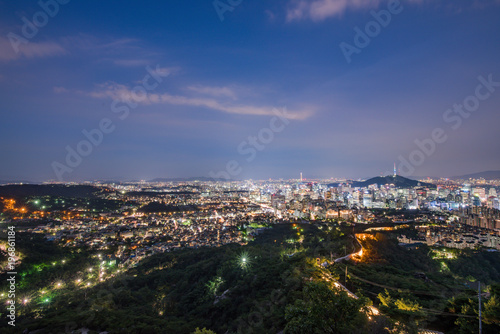 인왕산에서 바라본 서울시내 © JONGMOOK