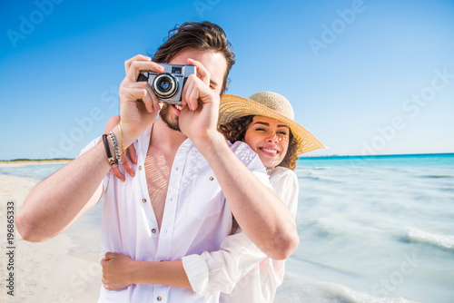 Couple on a tropical beach © oneinchpunch