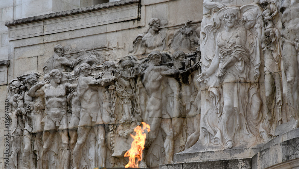 Fototapeta premium Ewige Flamme vor dem Nationaldenkmal Vittorio Emanuele