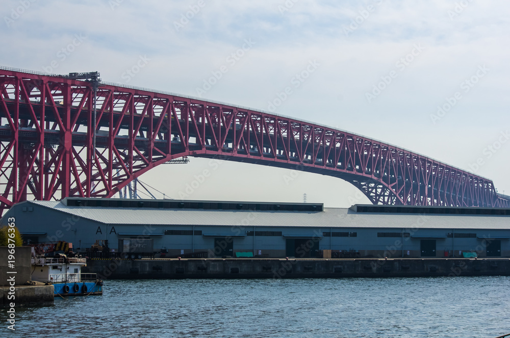 Naklejka premium 大阪・港大橋のある風景