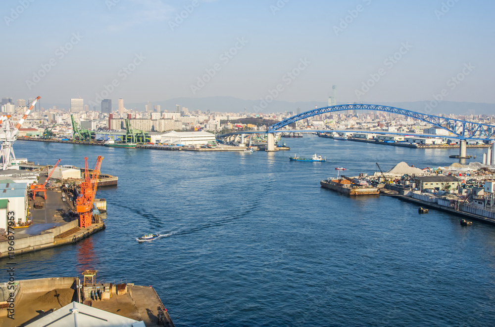 大阪・運河と千歳橋のある風景