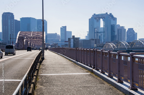 十三大橋を渡り梅田のビジネス街へ