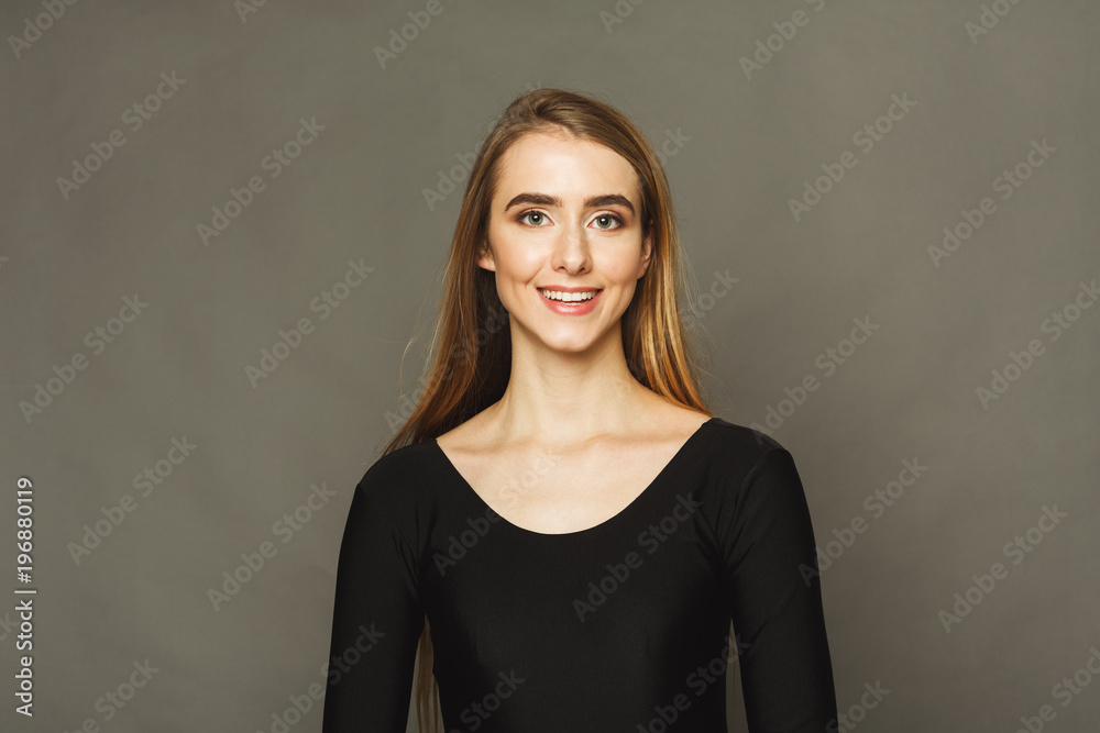 Obraz premium Female fashion model in casual wear, studio shot