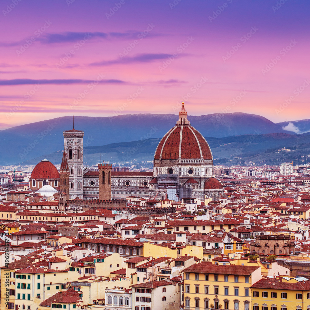 Fototapeta premium Beautiful Florence sunset city skyline with Florence Duomo Panorama of Florence, Italy
