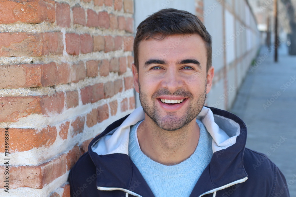 Obraz premium Handsome blue eyed man smiling outdoors