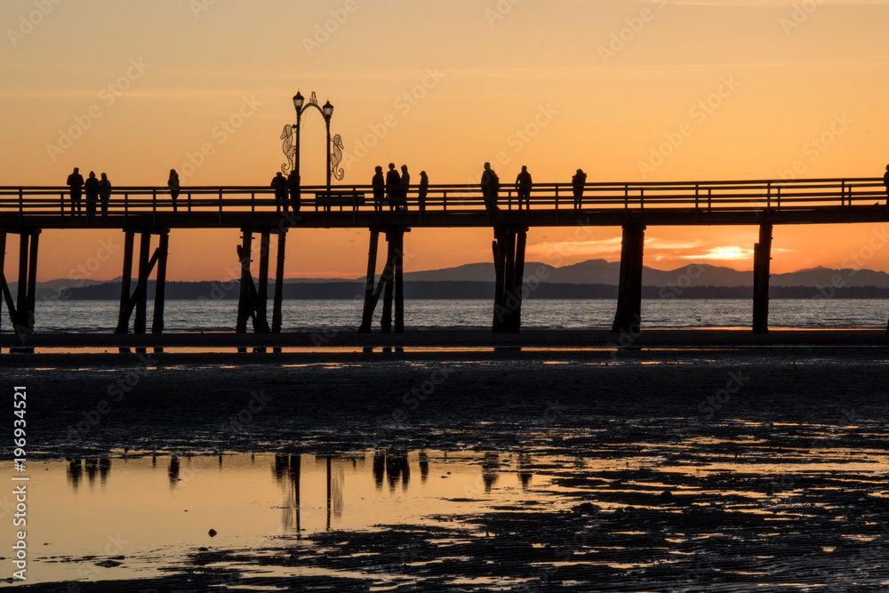 Fototapeta premium Sunset at White Rock Pier
