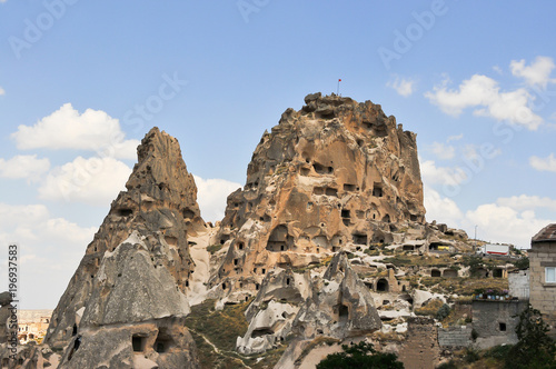 A beleza da Capadócia, onde existem habitações escavadas em rochas e cidades subterrâneas photo