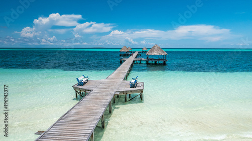 Tableau sur toile Beautiful wooden pier and bungalows built over the Caribbean Sea, at Cayo Guillermo and Playa Pilar, Cuba