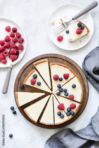 Vászonkép Classic New York cheesecake with fresh raspberries and blueberries on white conc