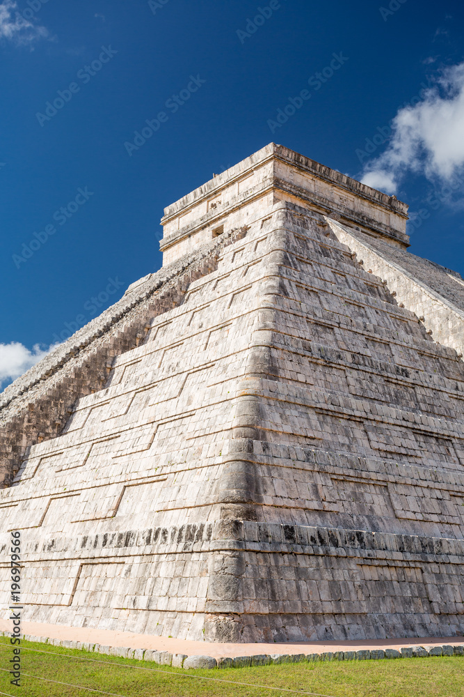 Chichen Itza, El Castillo (Temple of Kukulkan), Yucatan, Mexico Chichen Itza, El Castillo (Temple of Kukulkan), Yucatan, Mexico
