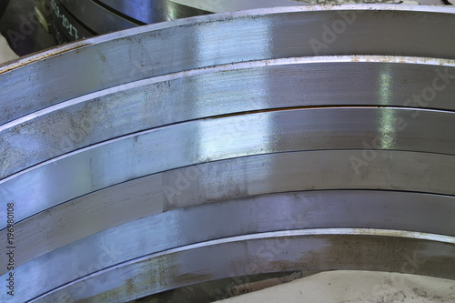 Finished metal flanges for shipment or to the apparatus or pipeline