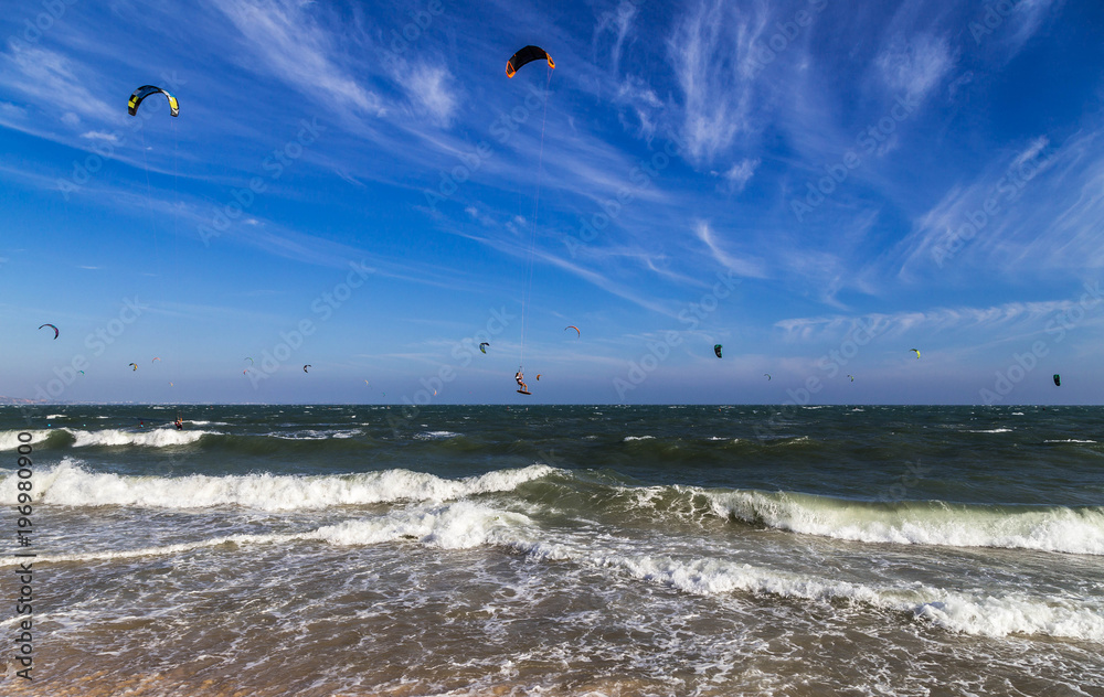 Kitesurfen. Extreme Wassersport für aktive Menschen.