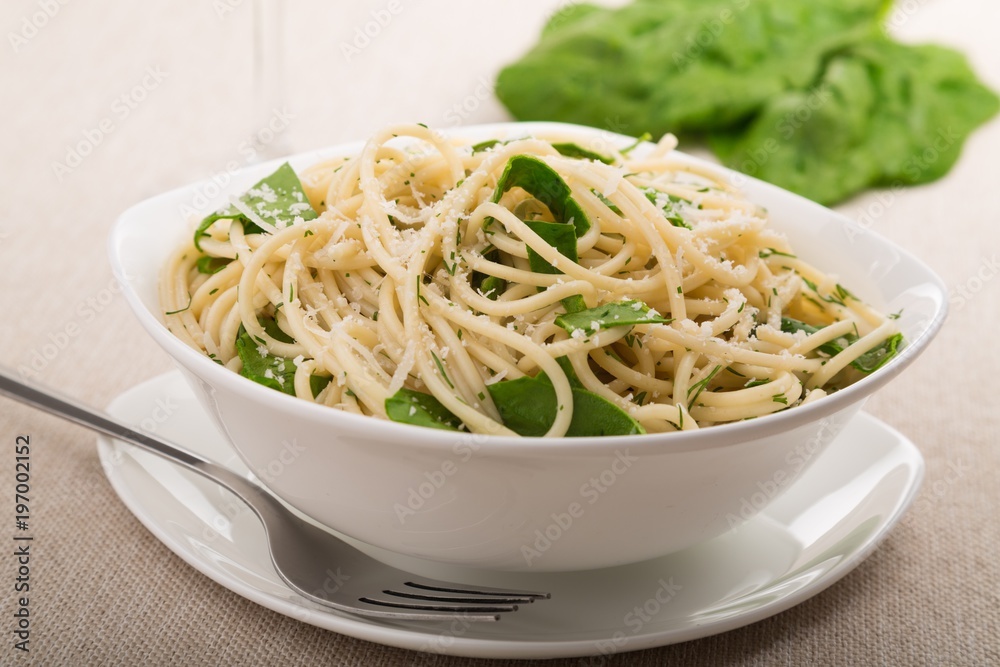 Cooked Spaghetti with Lettuce